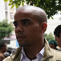 Economista (UAH). Amo la música, bailar, cocinar, el deporte y mi carrera. Directo, sincero y Caraquista, 100% entregado a lo q hago...