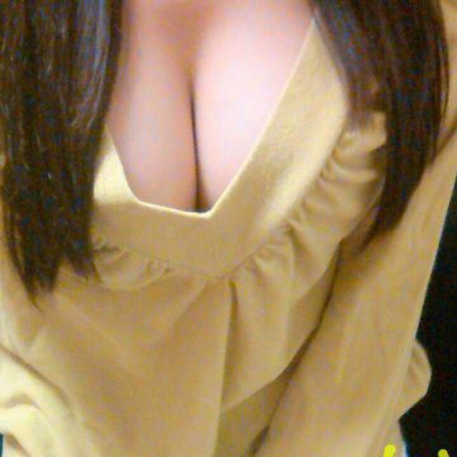 falilv328's profile picture. 裏垢です！最近始めました☻ 都内の女子大生です♡ 彼氏いませんorz  そろそろ人肌恋しい季節。 涙