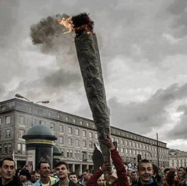 Podemos juntos no debate amplo dar força aos companheiros que lutam pela descriminalização das drogas e a Legalização da Maconha.

Informação para toda a nação.