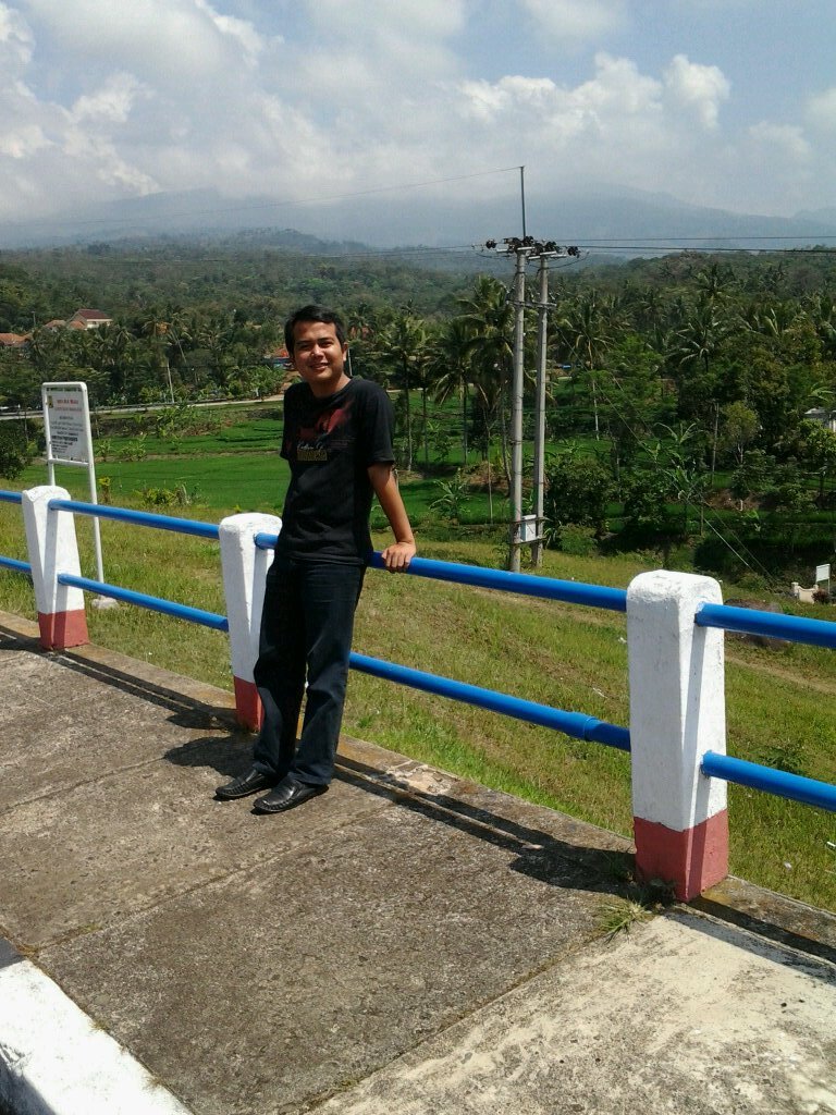 poverty is not a destiny but a causal process, use your mind.| hoby bakar sampah dan kliping artikel koran | bangunlah kaum yang terhina dan kaum yang lapar.