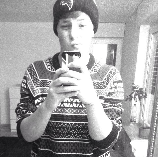 Hey ✨✌️ Luca, Germany, 15 Follow me on Insta !! __Luca_Noah__ Thx to all ▲ Follow me and i Follow you ! ;)