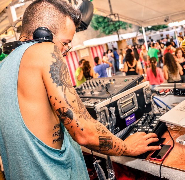 Aprendiendo de cada minuto que tiene la vida!!!! Music is life.... Boom boom room, Dcuadros plaza y Babilonia club