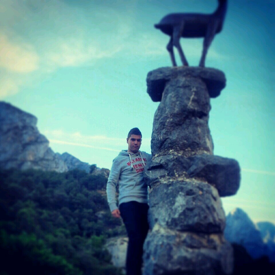 30-8-1998 // estudiante joven, soltero y apasionado del motor.
#Orgullosodeserdepueblo y beliber de Los Suaves//
Soto de Valdeón