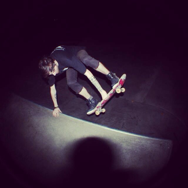 I skate and i love tattoos :D Facebook: harry slinky yeoman Instagram: slinky__13