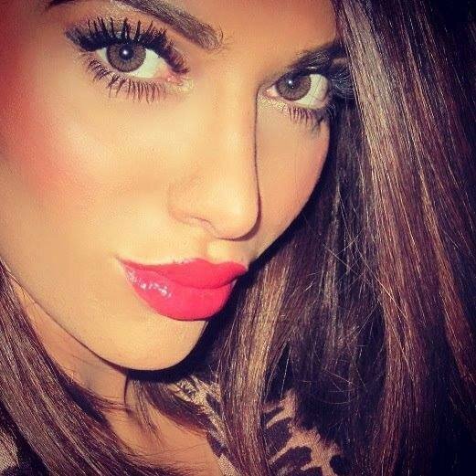 Femme fatale, femme de caractère, j'ai pas l'habitude de mâcher mes mots. J'peut être ton rêve éveiller comme ton pire cauchemar ;). Suit moi.. Ou pas!