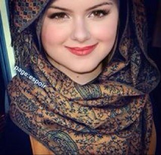علمتني الحياة: ان اجعل قلبي مدينه بيوتها الحب وطرقاتها التسامح فأجمل هندسه في الحياه هي: بناء جسر من الامل فوق بحر من اليأس