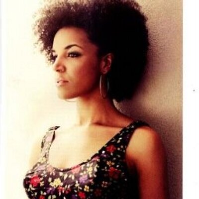 Resultado de imagem para laura izibor