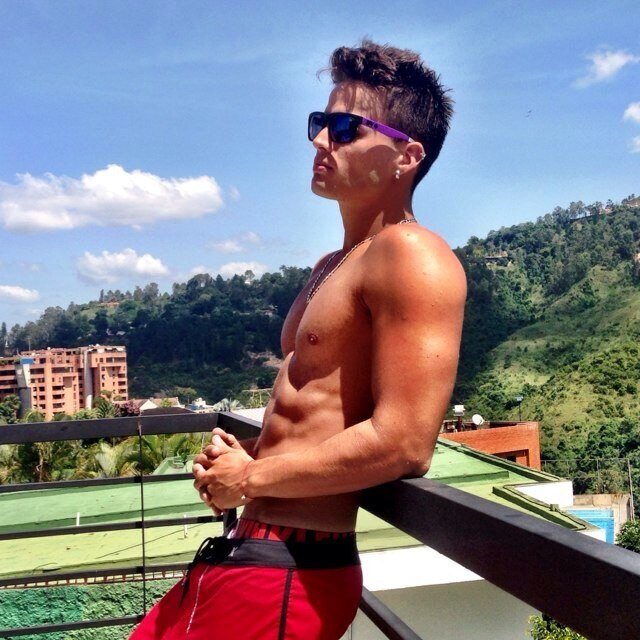 Cantante, Actor y BreakDance , N1 en Htv
Instagram  gustavolosnene
