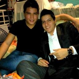 Que tanto les cala que me gusten los corridos que pinche alboroto traen conmigo