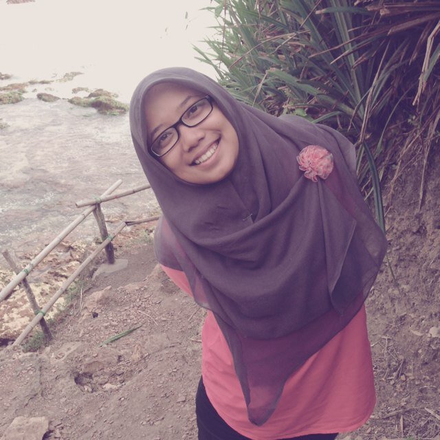 Wife of @okkykrisnaa / Manager produksi dan riset di rumah produksi audio visual Pendopo Witso / Owner of travel website http://t.co/fx2gYxr2k9