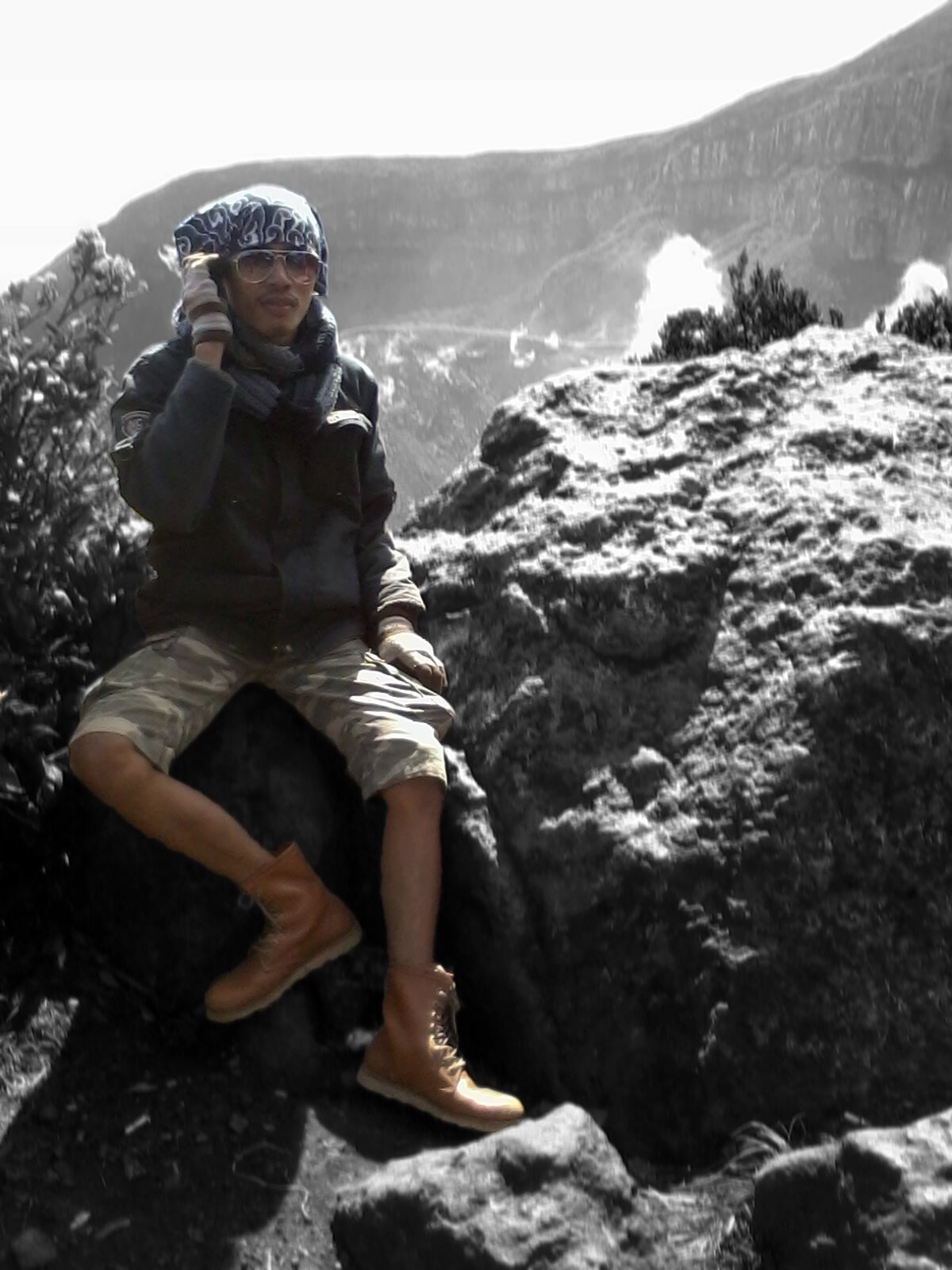 I am just an ordinary person who is always curious...
easy going and always looking for something new