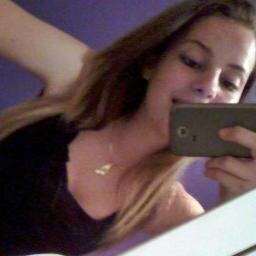 Sou do tipo que se alegra com pouca coisa. Um SMS, um sorriso em meio a multidão. Coisas simples, mas que mudam tudo.