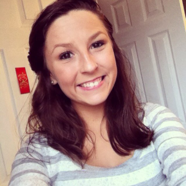Im hailey; 18; Senior; single & ready to mingle (;