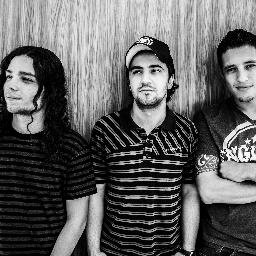 O rock ainda existe. Follow : @cassio_mad @Lucas_Involtz e Douglas  ! Contato: (51)81941486 c/ o @LFernandomendes