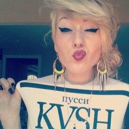 valentinaMcCor1's profile picture. ¡alohaaa! let the sea set you free 4:20 everyday, mom surfing Liam Ramsés