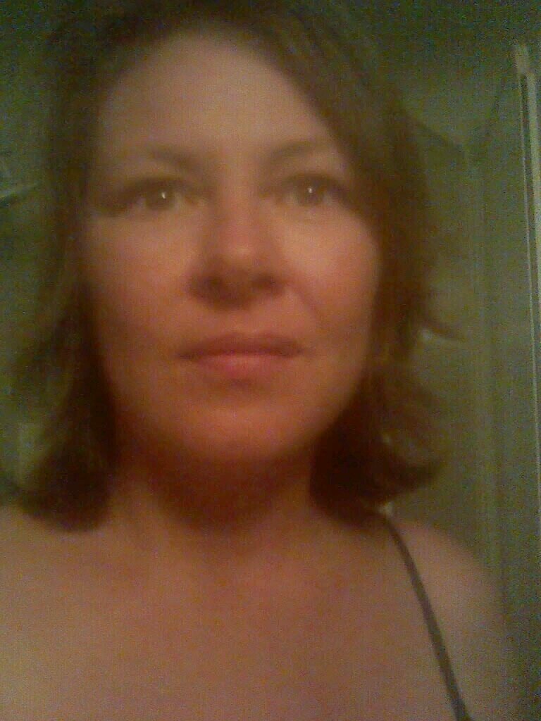 a mother of a 18yr old, who loves sci fi movies, I really like Serenity and Firefly,Star Wars,Star Trek. I love to tweet about my daughter