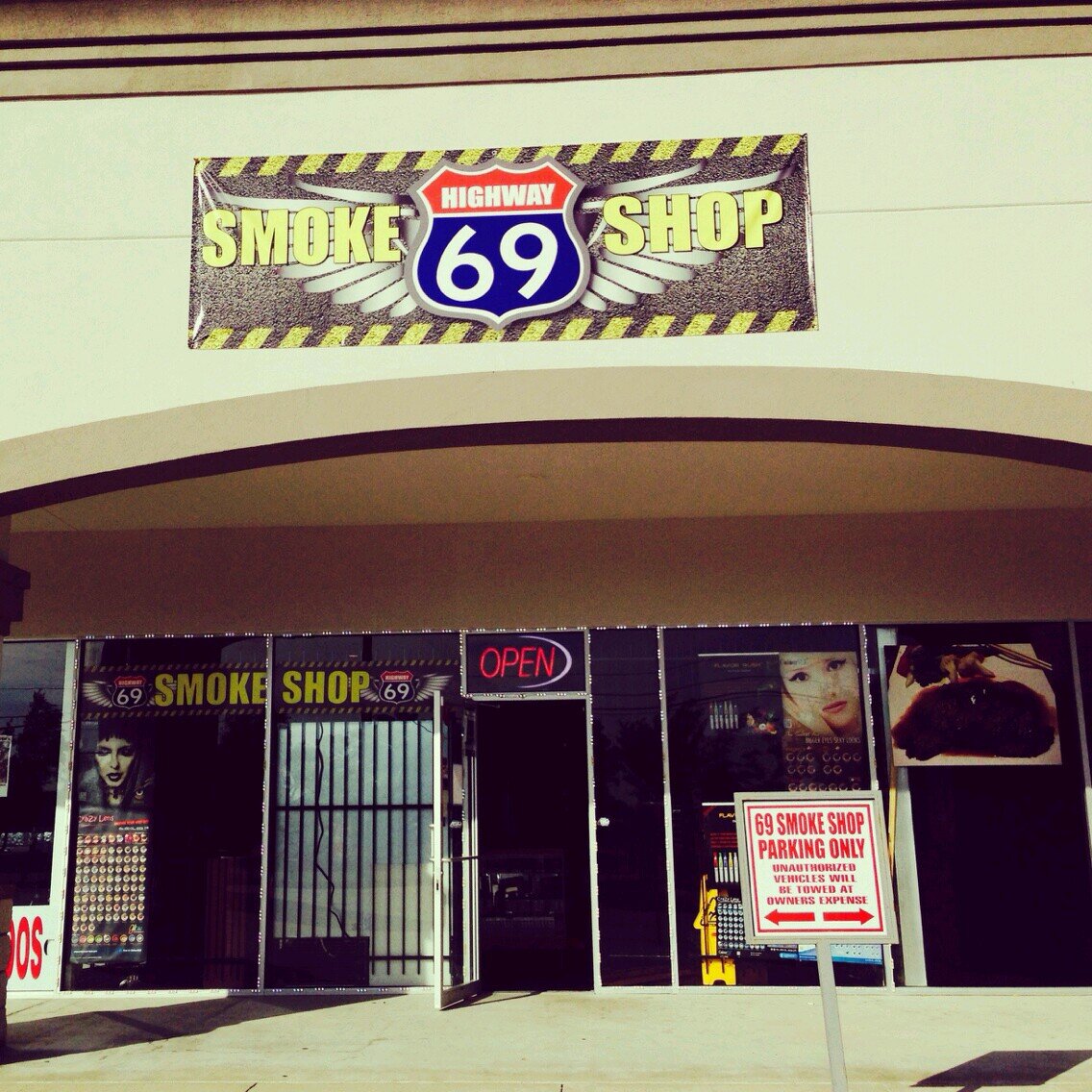 TOBACCO SHOP. HOOKAH & WATER PIPES
