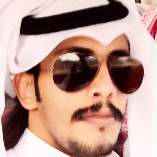 الله يكثر كل ما هو لي قليل 
 إلا العيوب وكل ما نقصه كمال
والله لا يحوجني لمدّات البخيل 
 ويعيضني في كل ما حرّم حلال