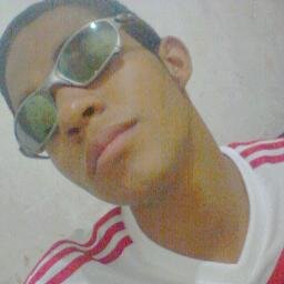 Tô fugindo de tudo que apaga meu sorriso.