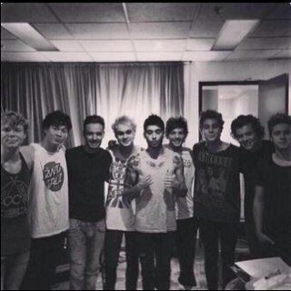 heres a free follow lovee(: go follow @love5sos96 pretty please?