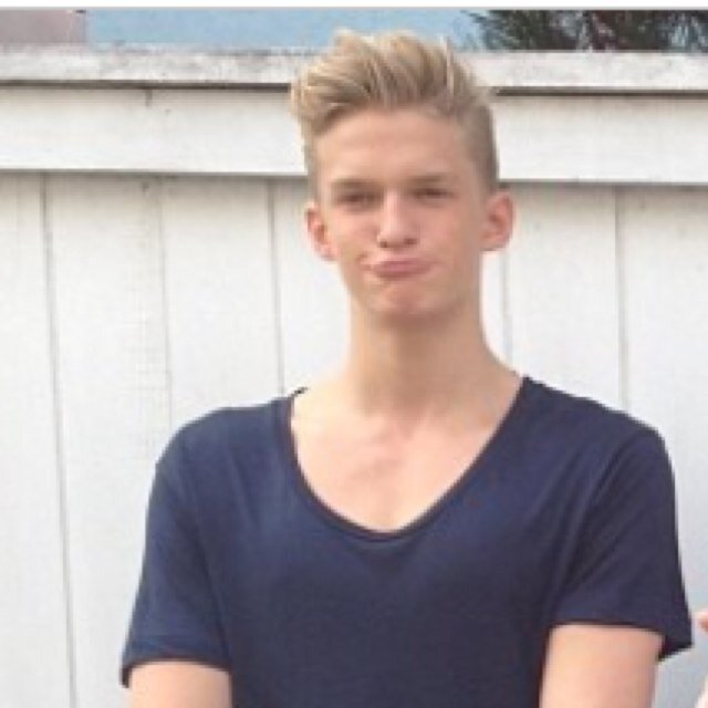 cody simpson fan MET CODY ON 10.21.13 Cody follow on 11/5/13