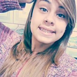 Está escrito nos meus olhos e estampado no meu sorriso: Meu coraçaão é todo seu (: