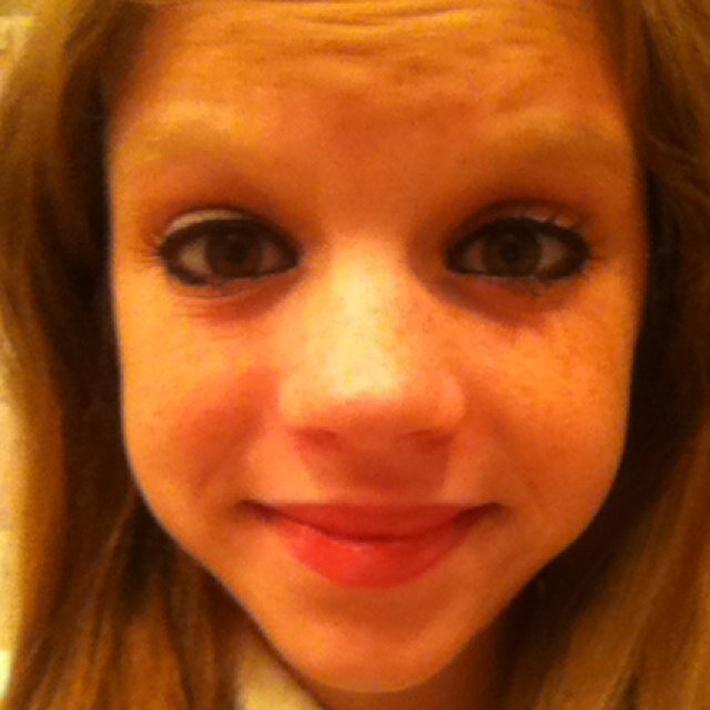 I like candy, I'm single, and I read so much fan fiction it's unreal! I love troye sivan and my best friend is @danielle2012c FOLLOW HER!! That is her twitter.
