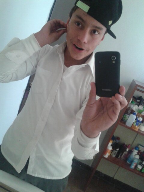 hola soy el carletos del bomb nah dkahdkjashdjah aqui carleetos me gustan las motos corro motocross & esopo choro
