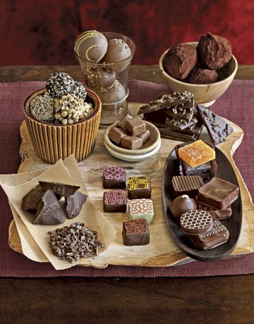 Suka banget makan coklat, dimana ada coklat di situ pula ada aku ^^