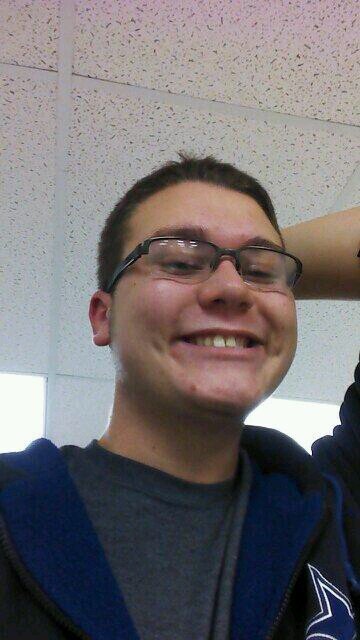 TheronKells's profile picture. 18, bowling is my life, 6'5 and still growing!!!:)