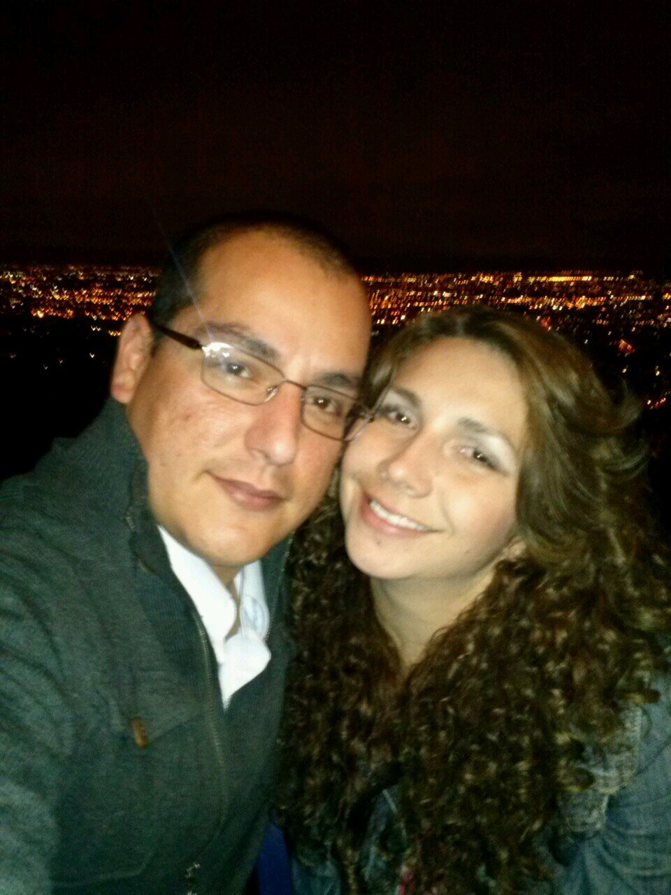Experto en cohetes, apasionado por la felicidad,  amplio conocimiento en radiación ionizante...x, tormentas electricas.