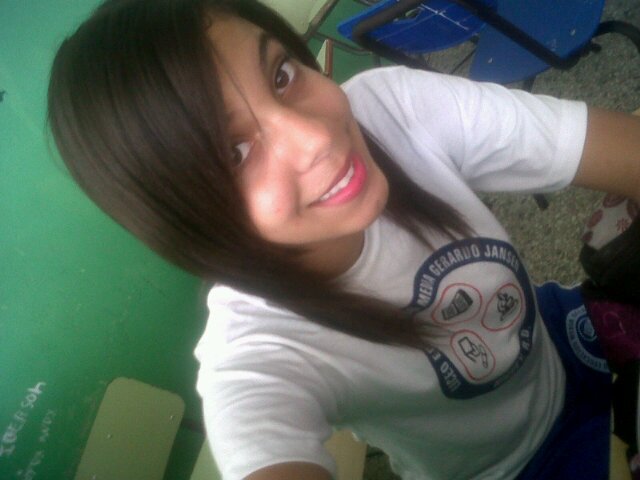 I Love Music☺ Soy Buena Por La Buena Por La Mala Malisma :) Cariñosa Amigable Etc Mi Debilidad is @Poetacalle Lo Amo♥ & Asi Susesivamente Conoceme :)☺