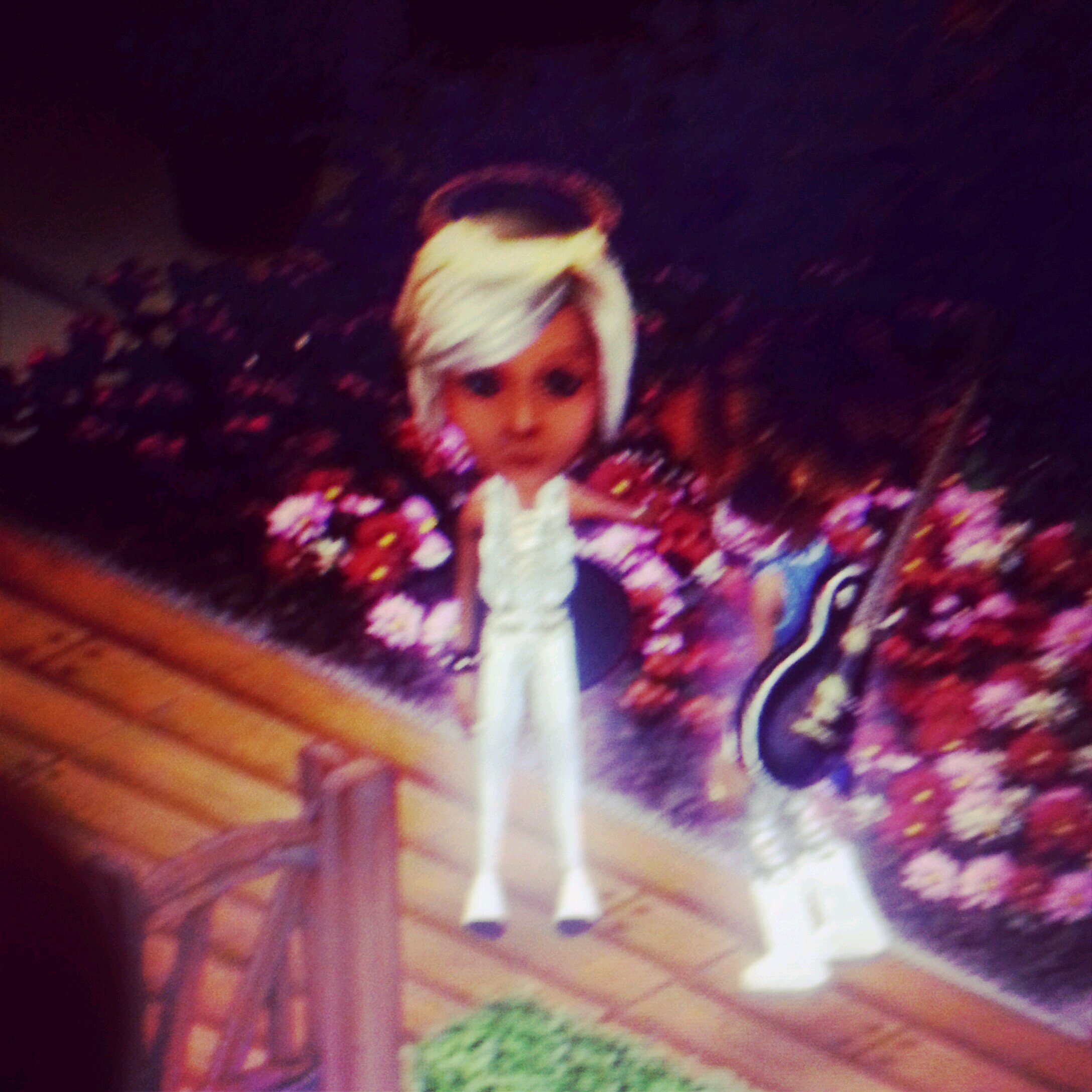 IM IN LOVE WITH SIMS 3 ♥♥ I'm in love with smallworlds, I'm 16, and I'm blonde. Hate me or love me ♥