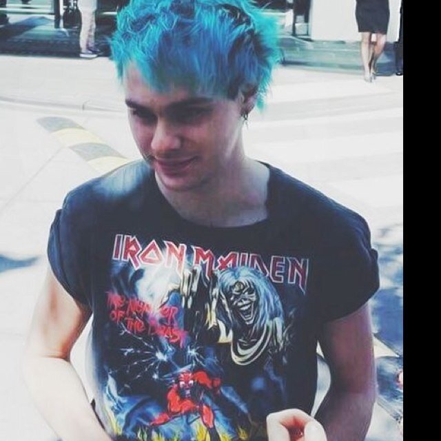 Hey darling! Mind following my main instead of this acc? @CalumsNASA . Never give up on fave/4! If you need a DM to ash ask ky main! Ilysm bbys!