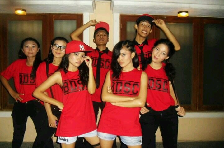 because dancing makes us ADDICTED • BeDiccted Street Crew •@oktavianaribka @friskalova @deaadianty @Arifmul @Fadilah_aidil @oktaviiand @gishellavalen