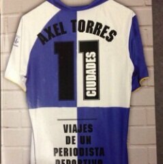 Nací en 1983, me gustaría vivir en Londres y en Berlín, me dedico al periodismo sobre fútbol y me abstraigo con el cine, la literatura y la música.