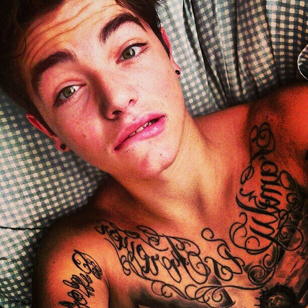 Something like a ziplock or a liplock ♡ [17|Gay|Single|FL]