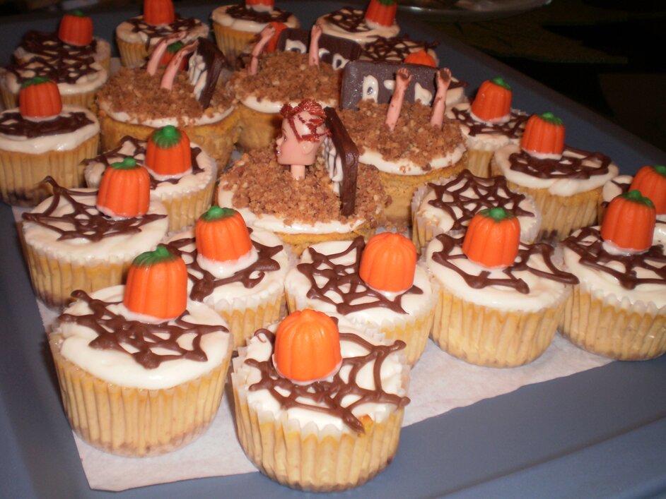 HitorMissBaker's profile picture. Weekend baking warrior, eater, lover of sugar and kitchen destroyer.