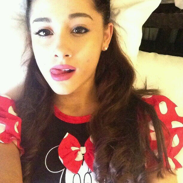 Hi! I'm 18 and single.Let's watch a movie and trade hearts. Call me Ari..or whatever else you wanna.