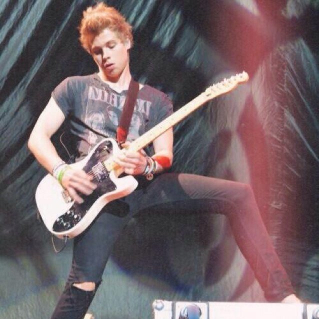 hi beautiful, follow @lukeeislife instead of this account. she could help you to get a luke follow. ilysm