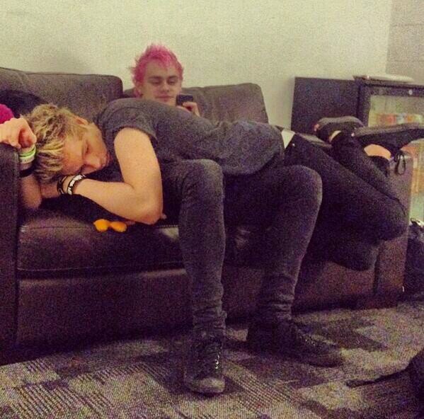 michaelllll5sos's profile picture. hey!! i gave you a free follow!! now please go follow @kawaiicaalum xx stay strong ily