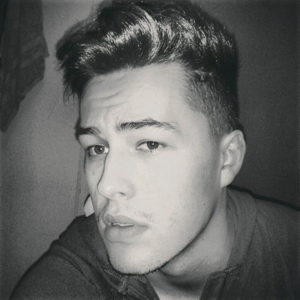 tmtmmns's profile picture. // The Strokes // instagram TOMTIMMINS7 // snapchat bigtaaam //