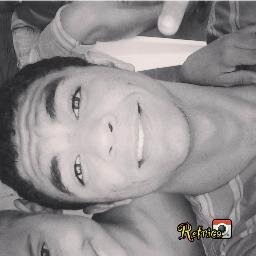 Se for desistir,desista do pecado. Se for fugir,fuja do mundo. Se for cair,caia nos braços de Deus (: