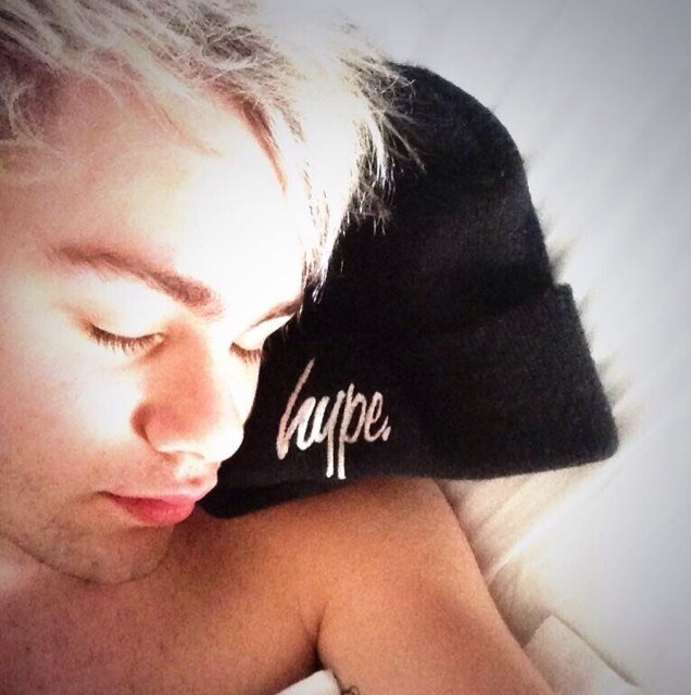 pinkhairedmic's profile picture. follow @speechlesszayn