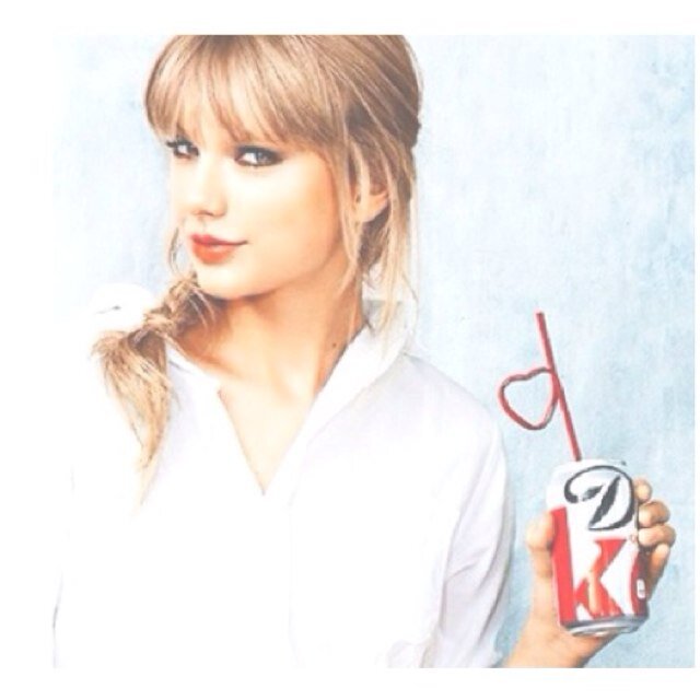 Hugged Taylor . Taylor Hugged me back . Then , i realised it was just a dream . Taylor is better than you lolz .