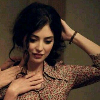 الحب ليس من هوآيآتي ولكن عندما آرى من يستحقهه آفديه ب روحي