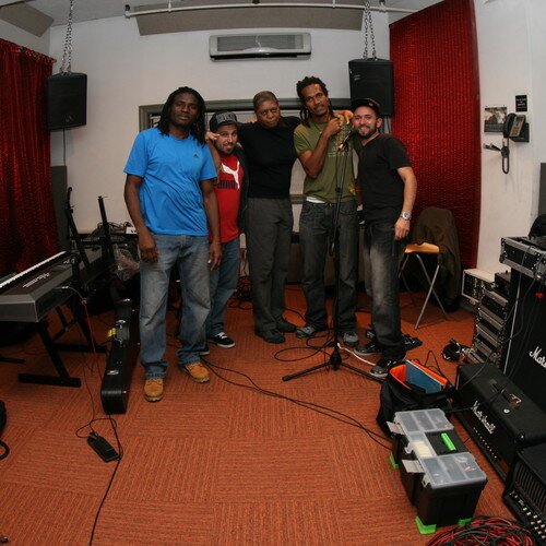Annex (percussion/bass/dj), @DjAmoroso (dj/guitar/bass/cowbell), @JohnSpinosa (dj/drums), Mark Shine @Rocsta_Society (vocals/guitar/drums), Richie (bass/keys)
