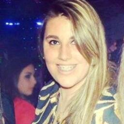 Pode não parecer, mas eu tenho sentimentos, e por mais que eu não os mostre, não quer dizer que eu não os sinta.