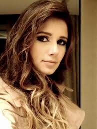 Eu me perdi, perdi você
Perdi a voz, o seu querer
Agora sou somente um
Longe de nós um ser comum....
TT dedicado a linda @paulafernandes7
