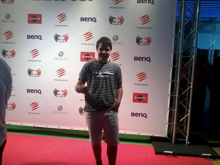 15. Youtuber pequeño que quiere cumplir uno de sus sueños subiendo videos :)